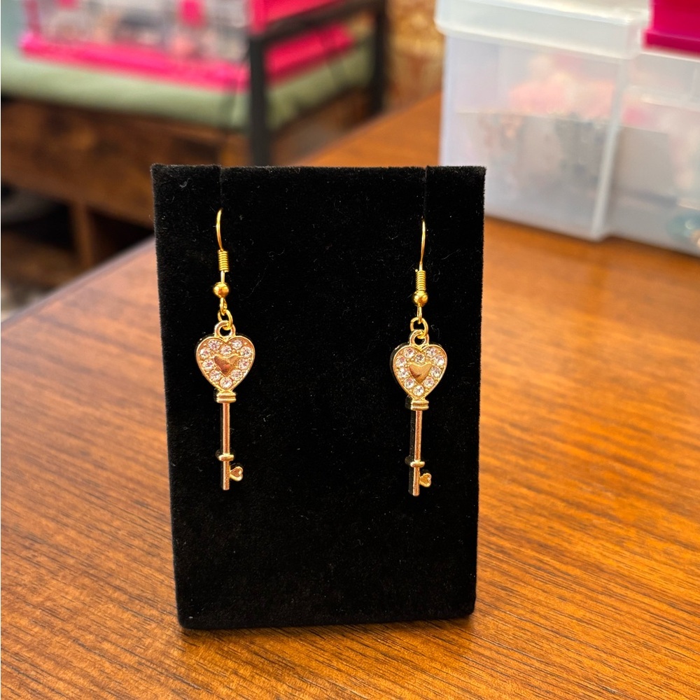 Fun new Gold tone and rhinestone Heart Key Dangle Earrings pretty valentine